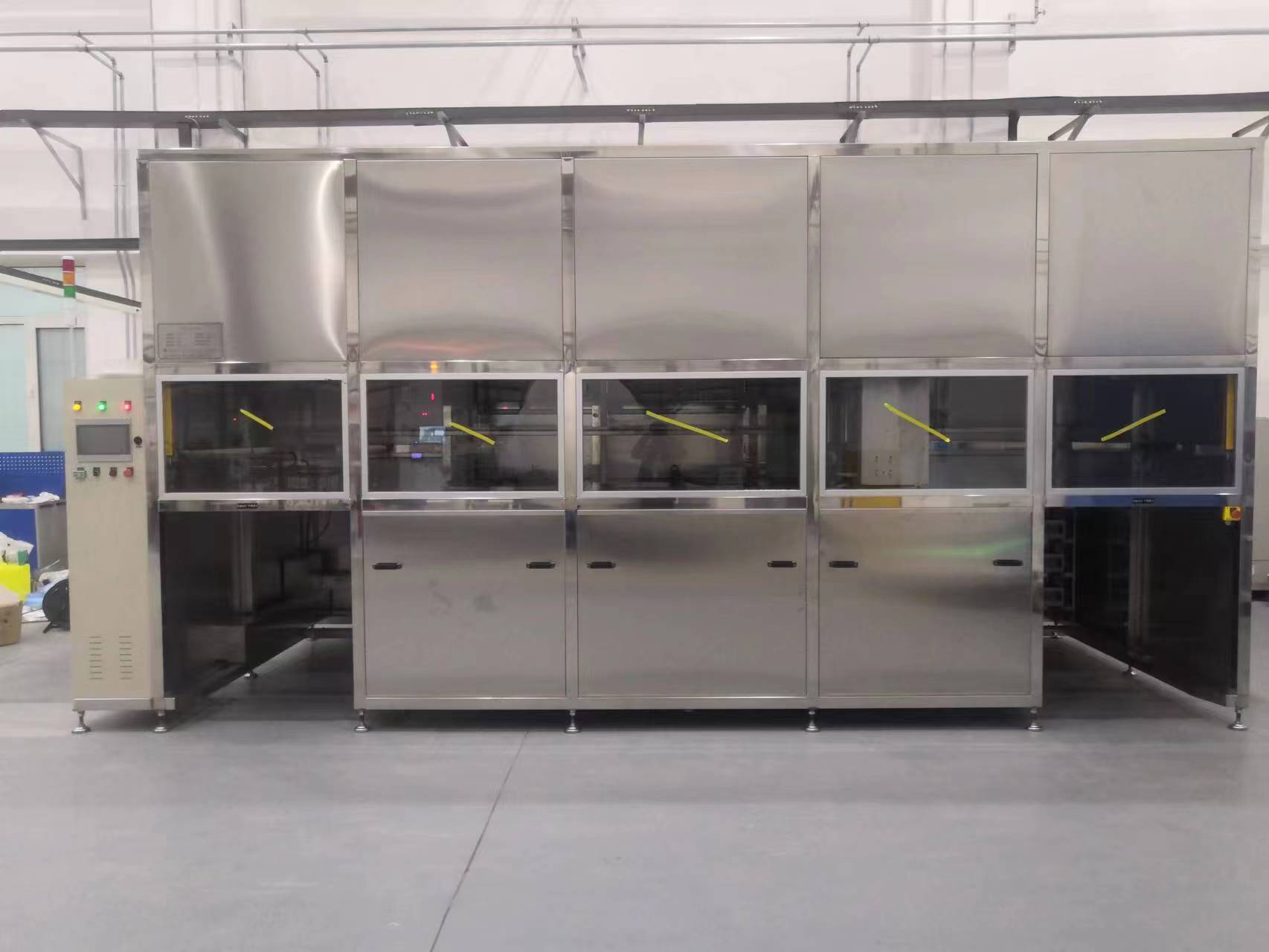 三槽封闭式多功能超声波清洗机(天津某核工业单位)(图5) 三槽封闭式多功能超声波清洗机(天津某核工业单位)(图5)