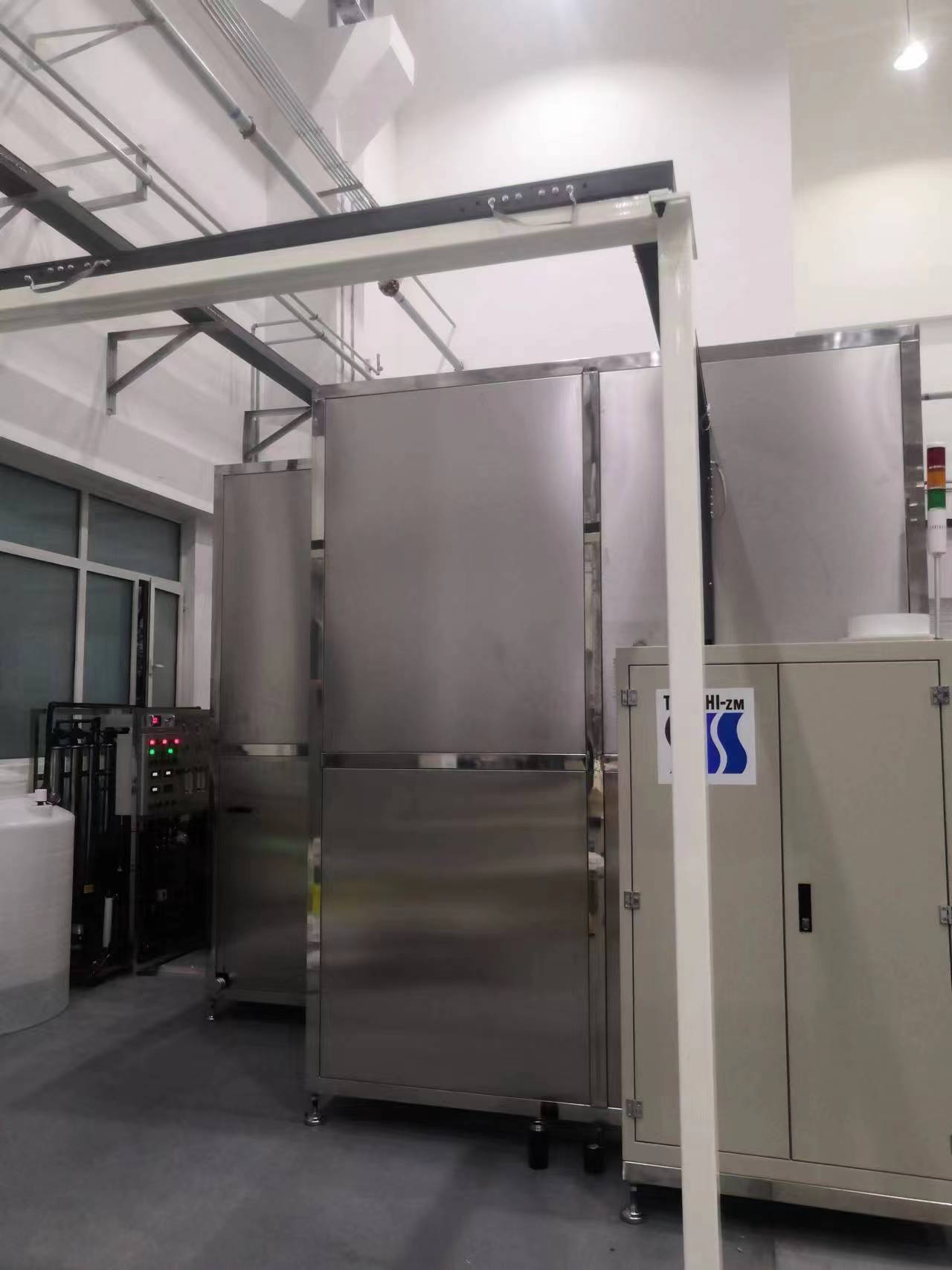 三槽封闭式多功能超声波清洗机(天津某核工业单位)(图4) 三槽封闭式多功能超声波清洗机(天津某核工业单位)(图4)