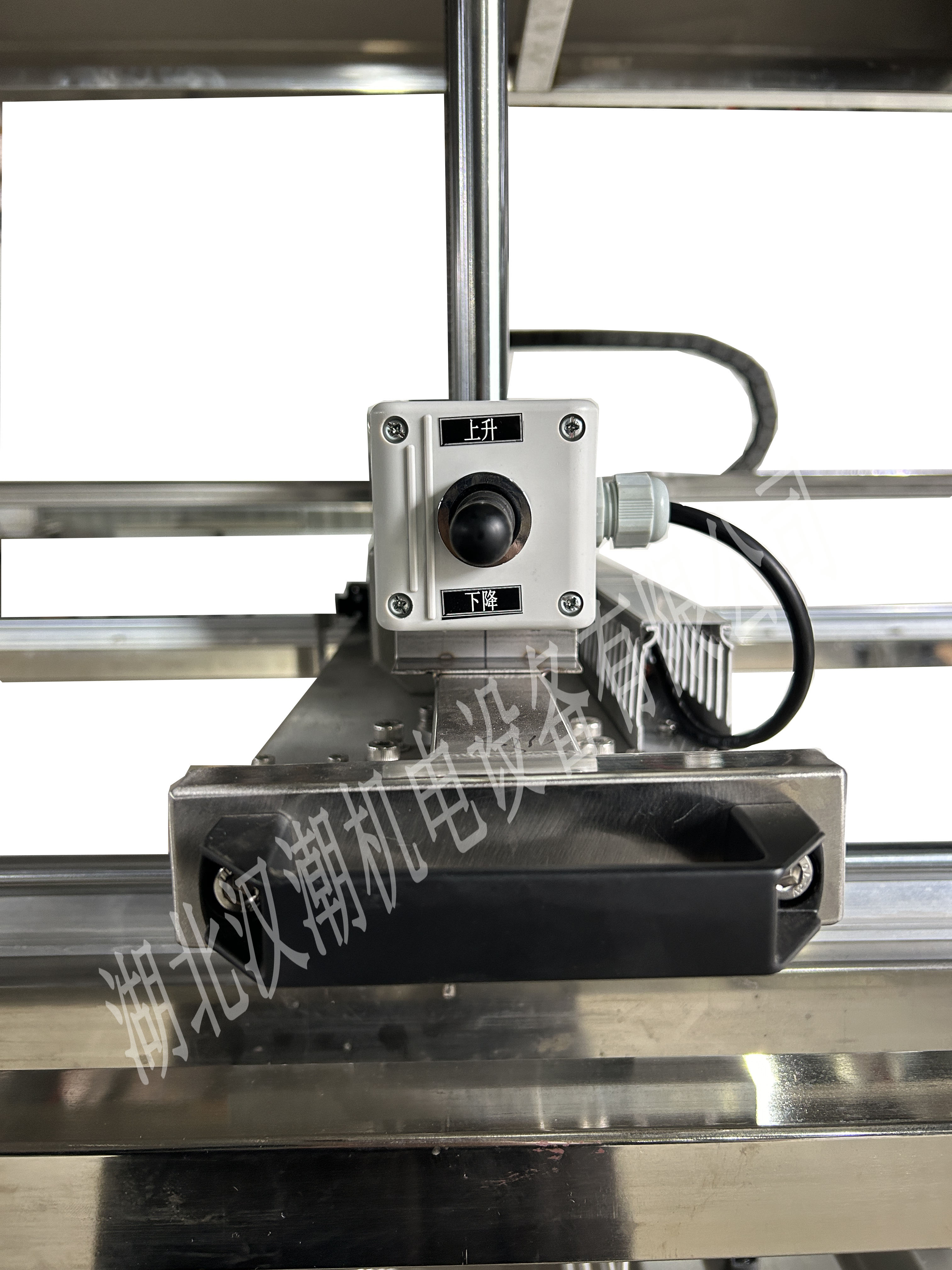 八工位超声波清洗机 半自动清洗线 去脂去污 (图1) 八工位超声波清洗机 半自动清洗线 去脂去污 (图1)