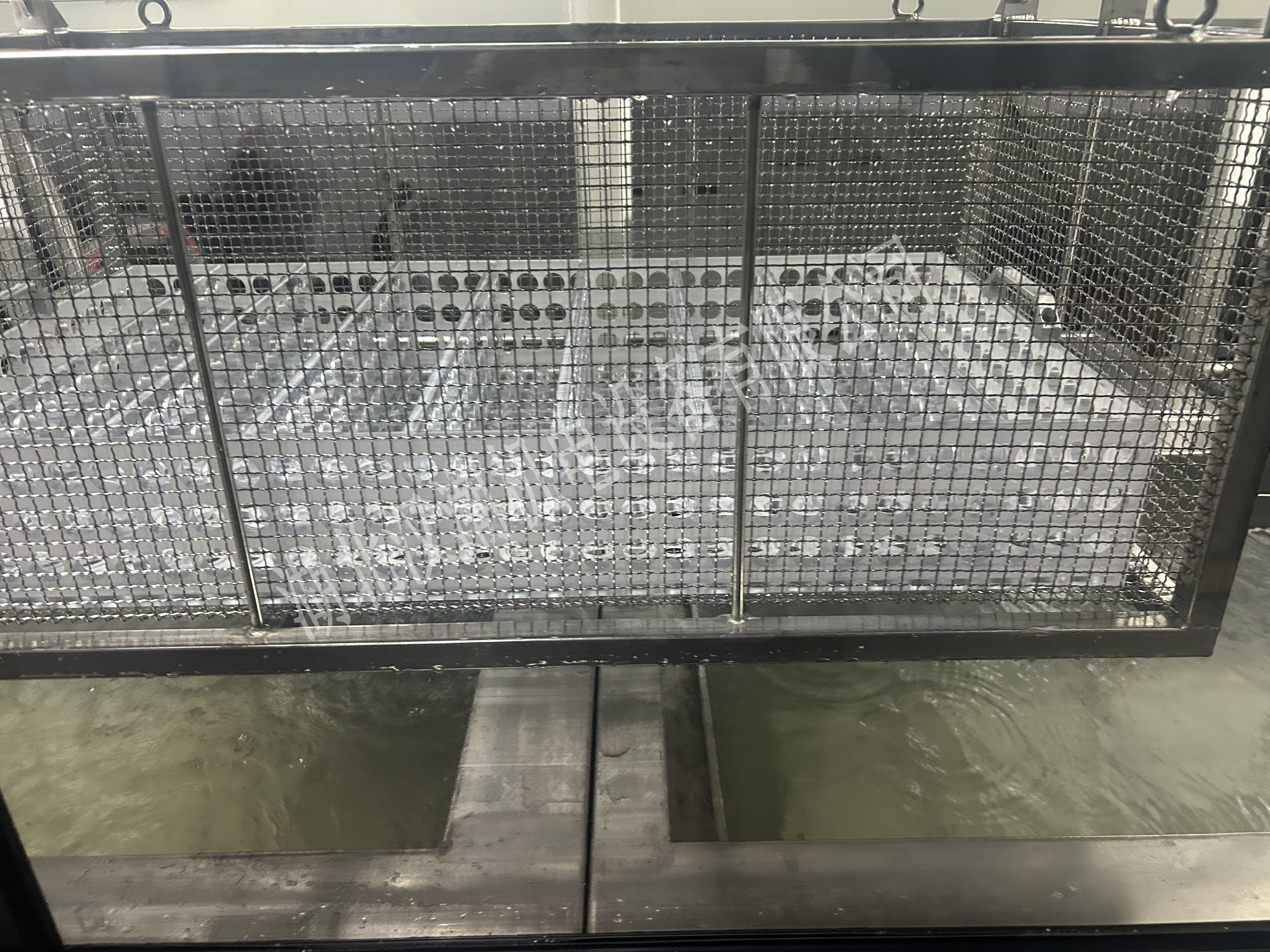 三工位全自动超声波清洗设备(图6) 三工位全自动超声波清洗设备(图6)