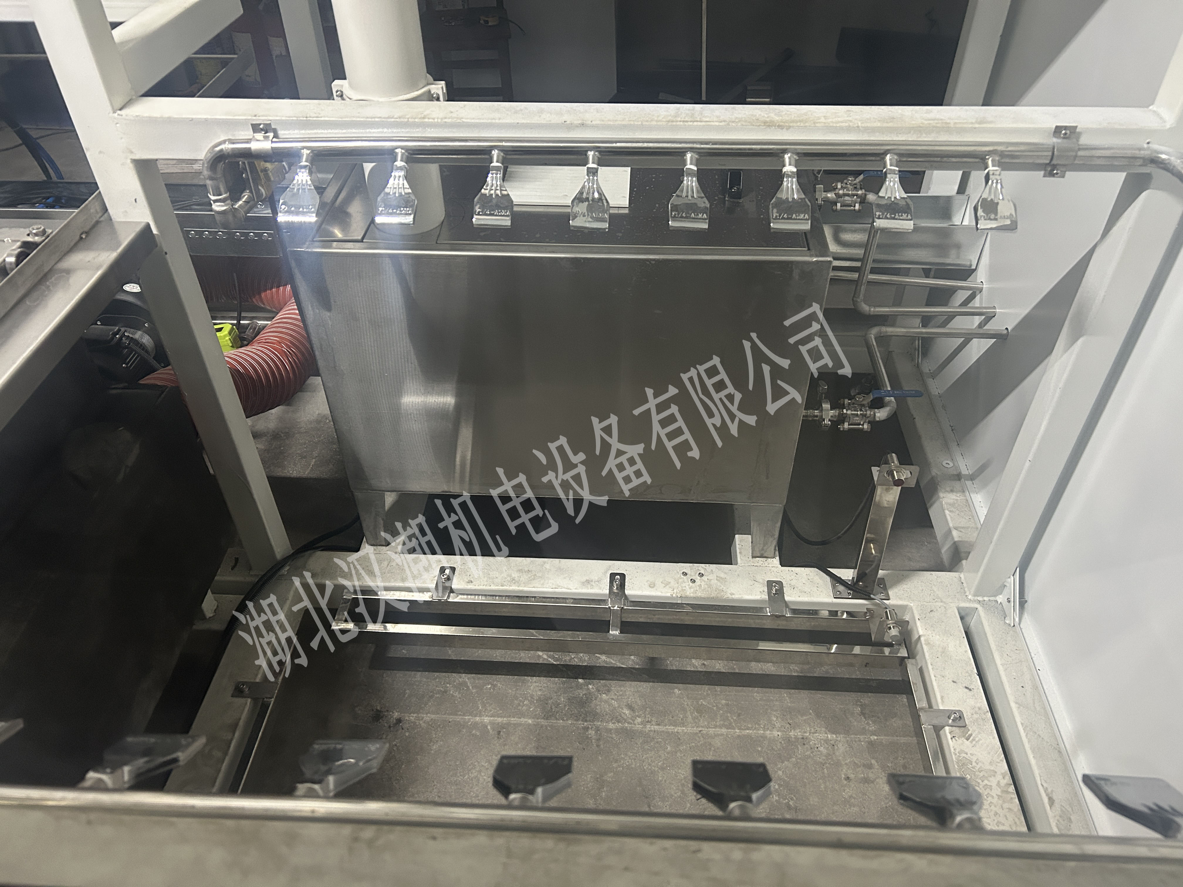 三工位全自动超声波清洗设备(图4) 三工位全自动超声波清洗设备(图4)